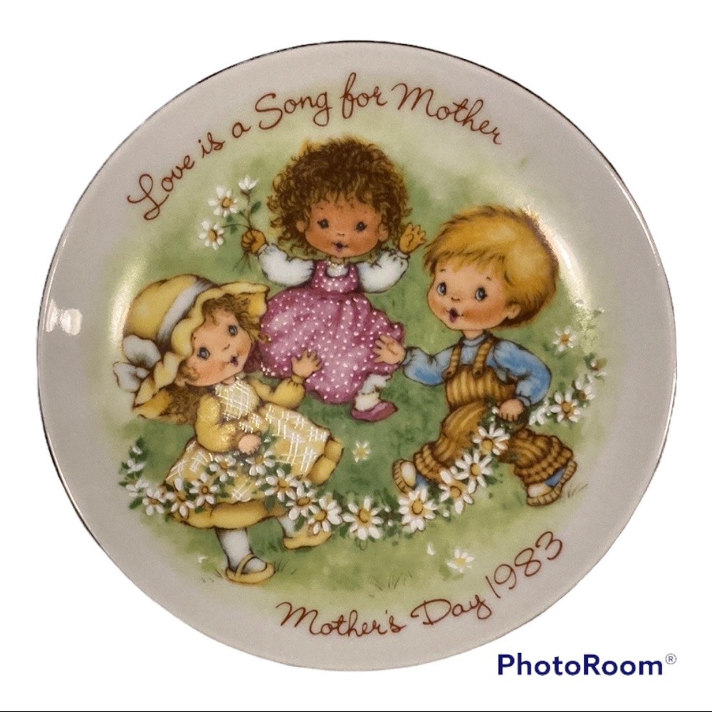 Avon 1983 Mother’s Day Collectible Porcelain Plate. Gold Trimmed. Vintage.